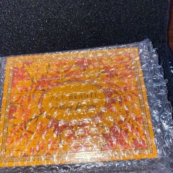 TRESLUCE
Like An Artista Brush Set & Ace Beaute - Falling for You Palette bundle - Picture 5 of 9